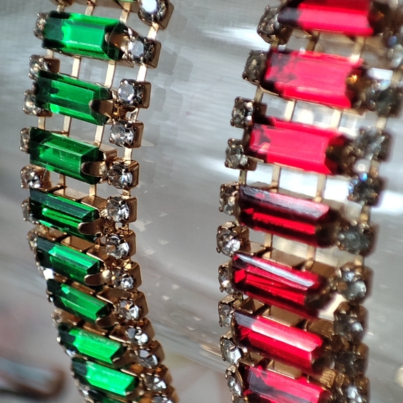 2 Guess Brand Red and Green Emerald Stones Baguette Gold Tone Y2K Bracelets - Picture 4 of 14